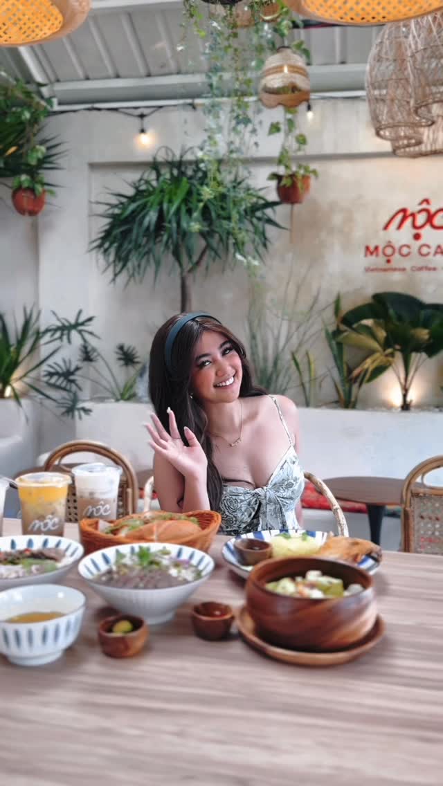 Food blogger with full Vietnamese meal spread at MỘC Cafe